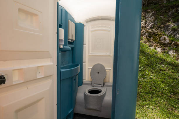 Types of Portable Toilets We Offer in Thornwood, NY